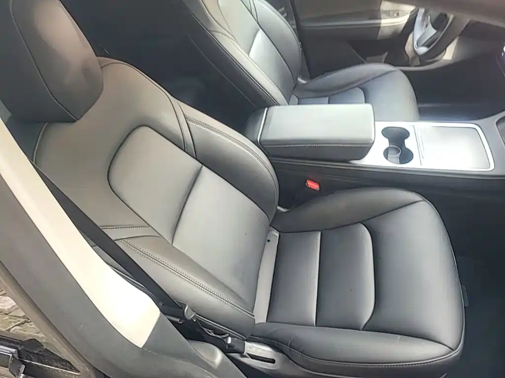 Tesla Model Y — миниатюра 25