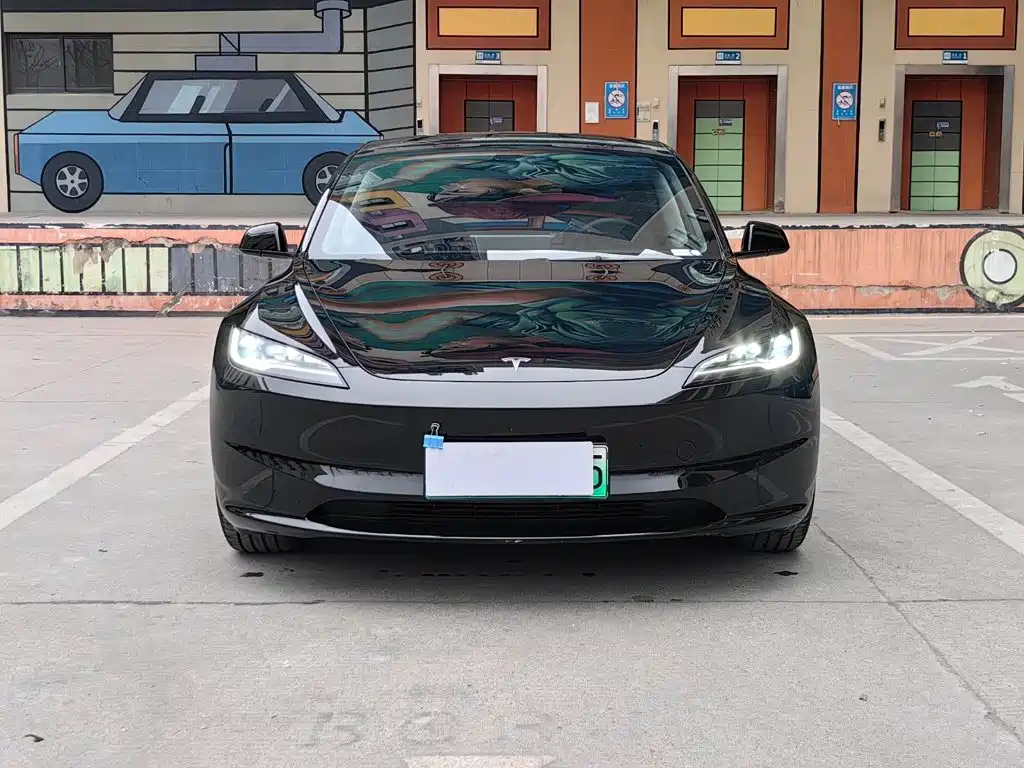 Tesla Model 3 — миниатюра 2