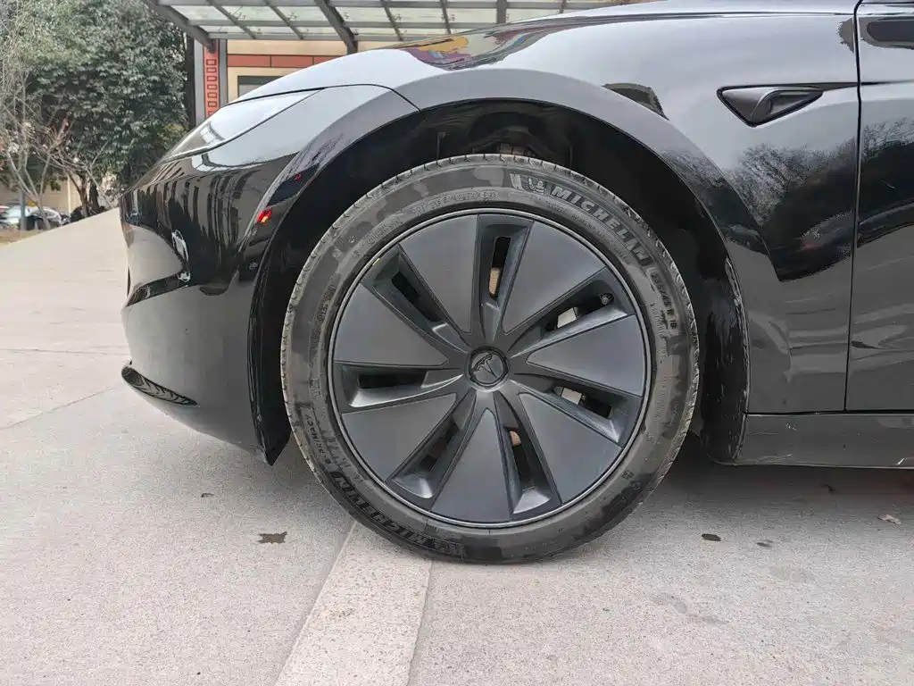 Tesla Model 3 — миниатюра 21