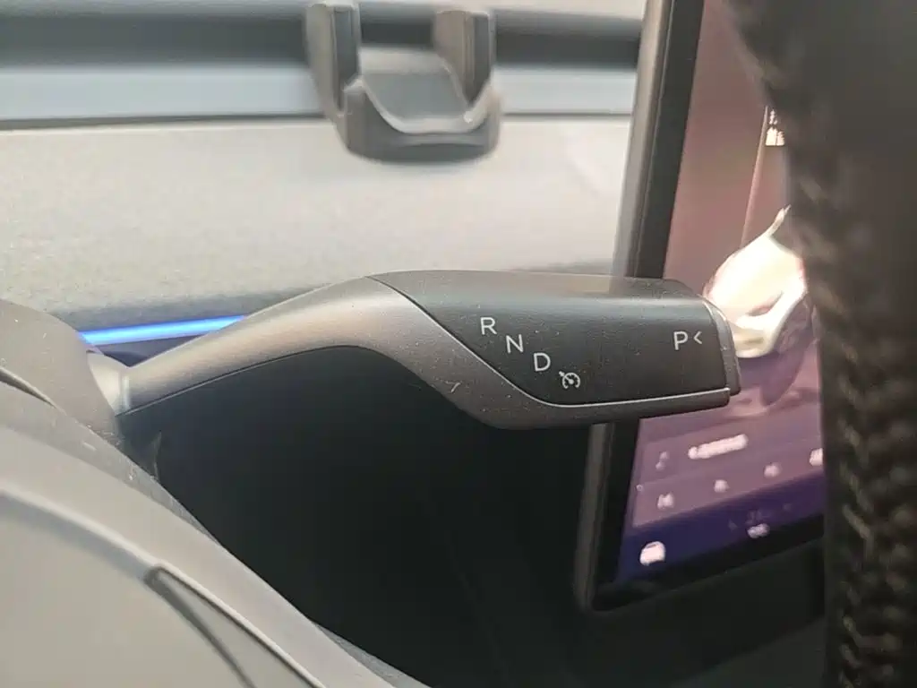 Tesla Model Y — миниатюра 14