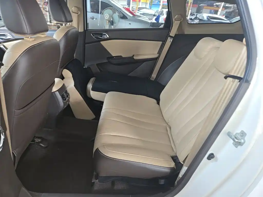 Baojun 310W — миниатюра 17
