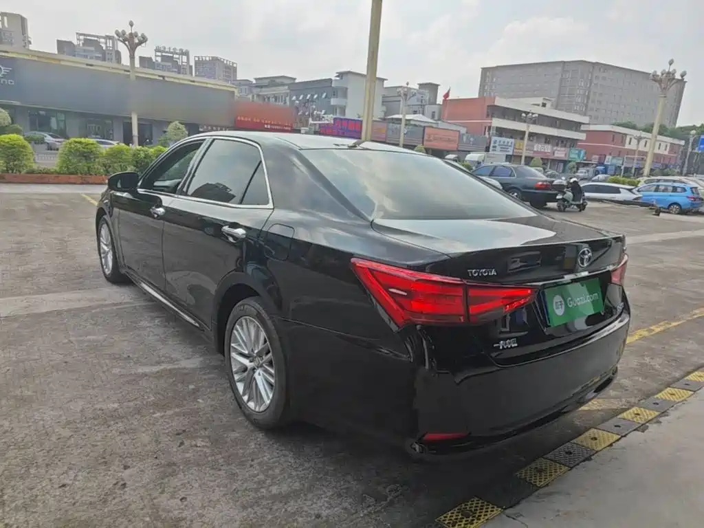 Toyota Crown — миниатюра 5