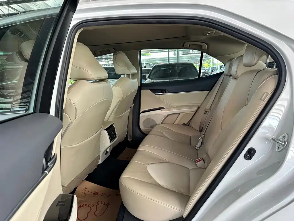 Toyota Camry — миниатюра 7