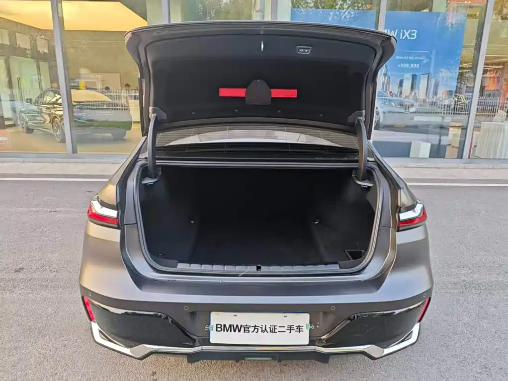 BMW 7 Series — миниатюра 8
