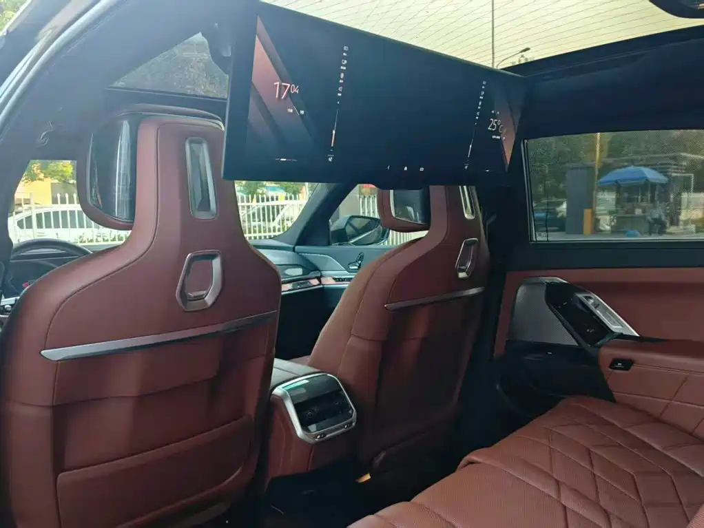 BMW 7 Series — миниатюра 14
