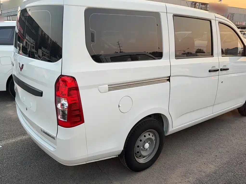 Wuling Rongguang V — миниатюра 6