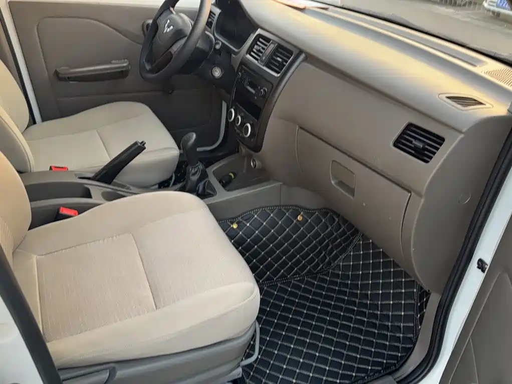 Wuling Rongguang V — миниатюра 8