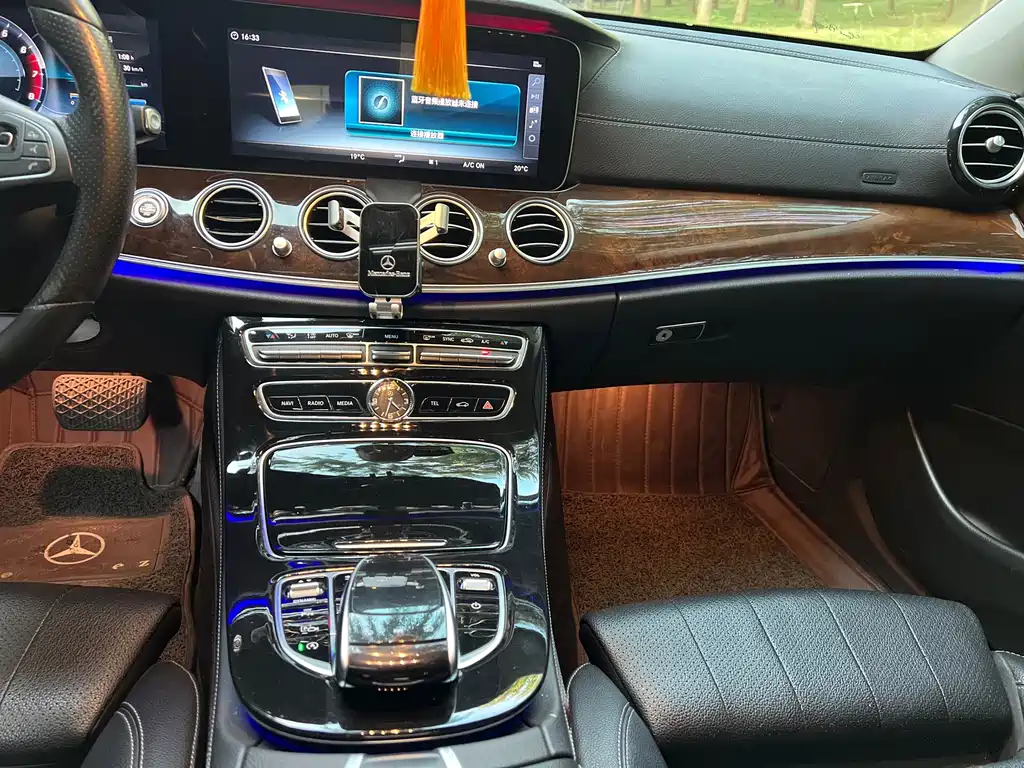 Mercedes-Benz E-Class — миниатюра 6