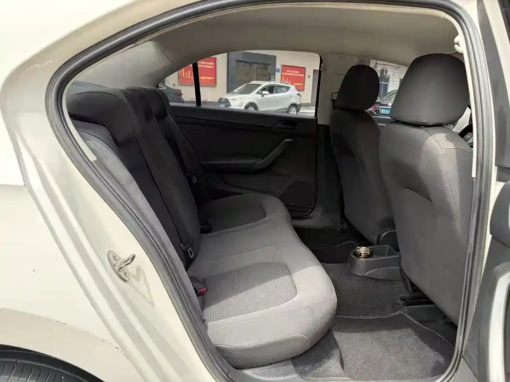 Volkswagen Santana — миниатюра 10