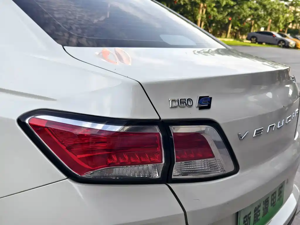 Venucia D60 EV — миниатюра 15