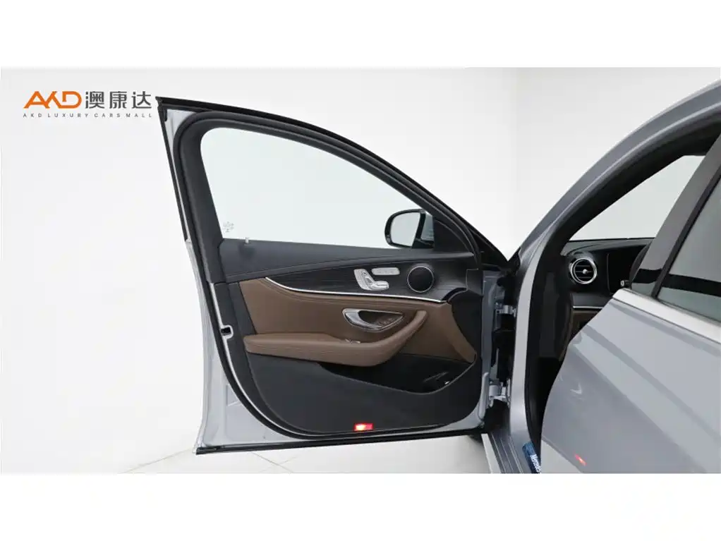 Mercedes-Benz E-Class — миниатюра 10