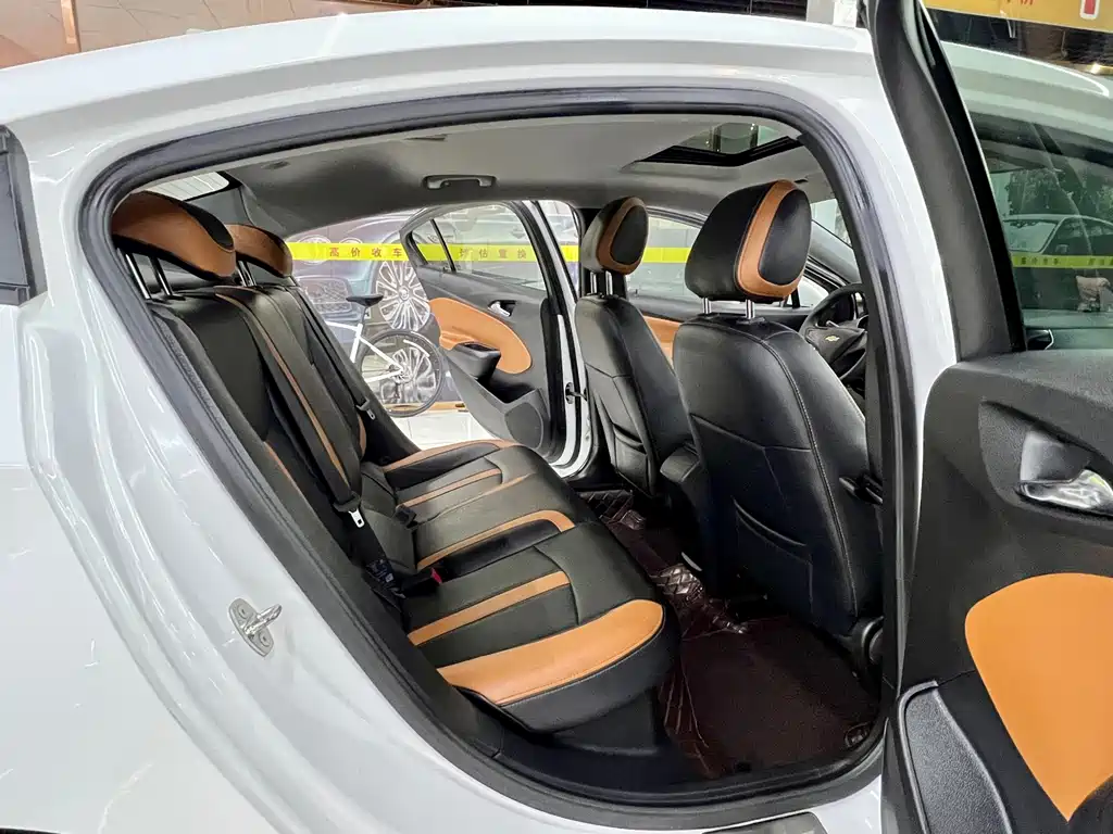 Chevrolet Cruze — миниатюра 14