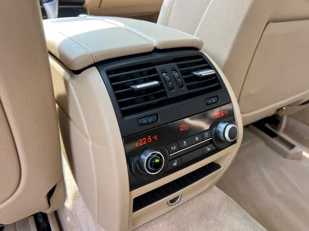 BMW 5 Series — миниатюра 7