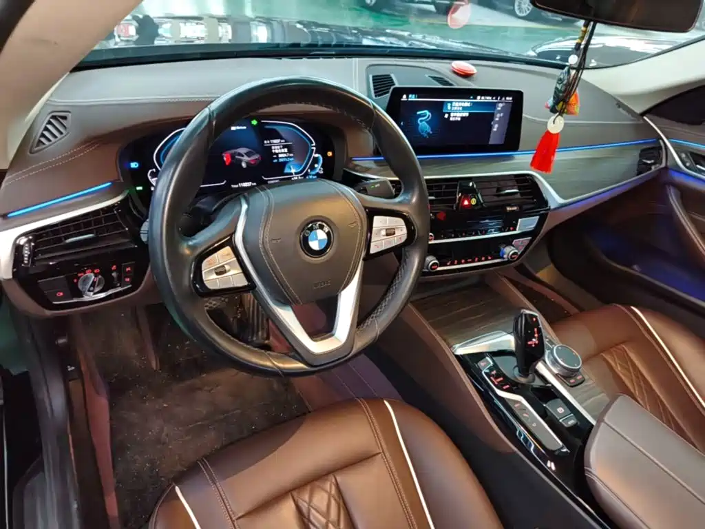 BMW 5 Series New Energy — миниатюра 10