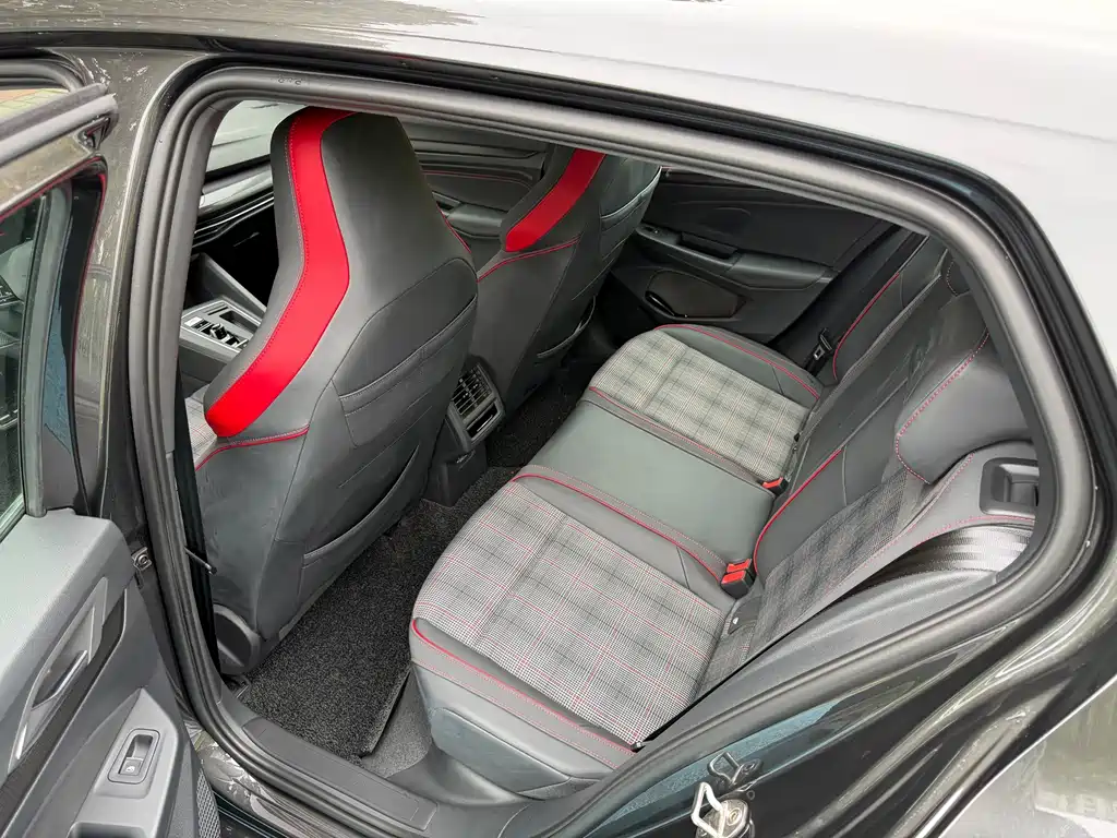 Volkswagen Golf GTI — миниатюра 10