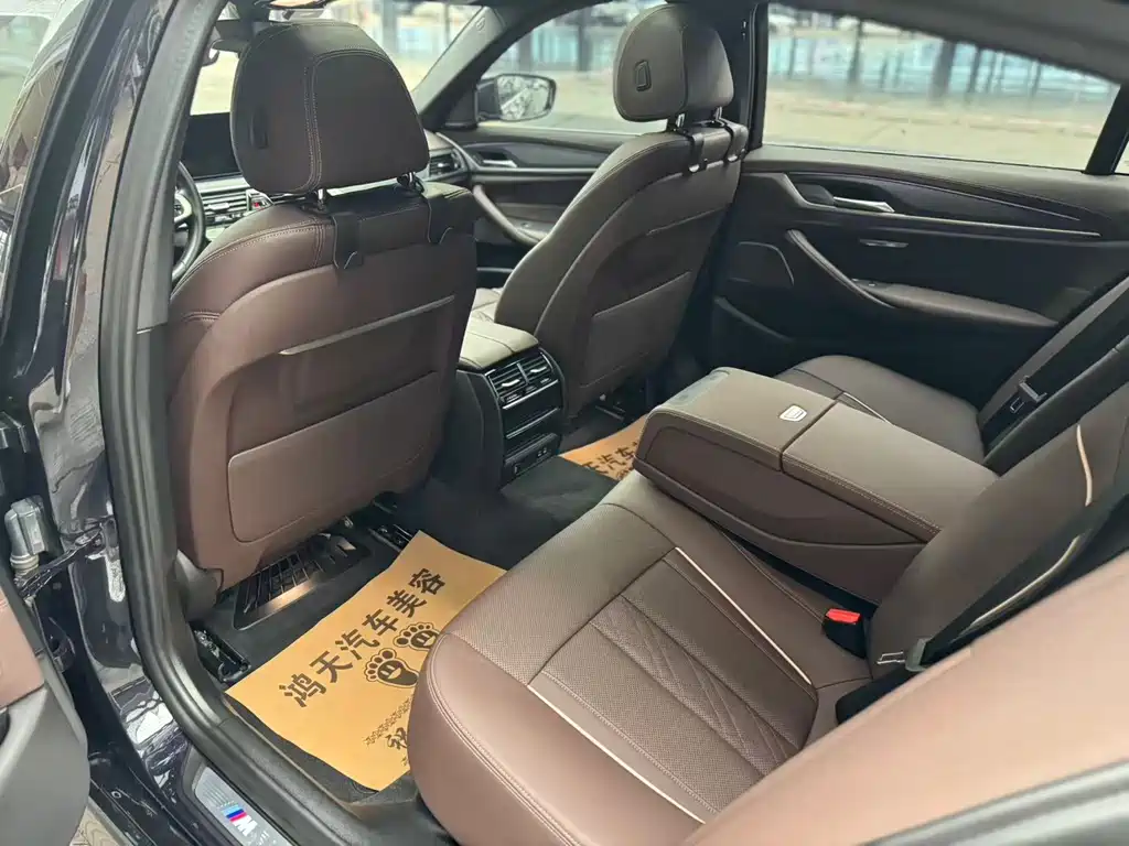 BMW 5 Series New Energy — миниатюра 8