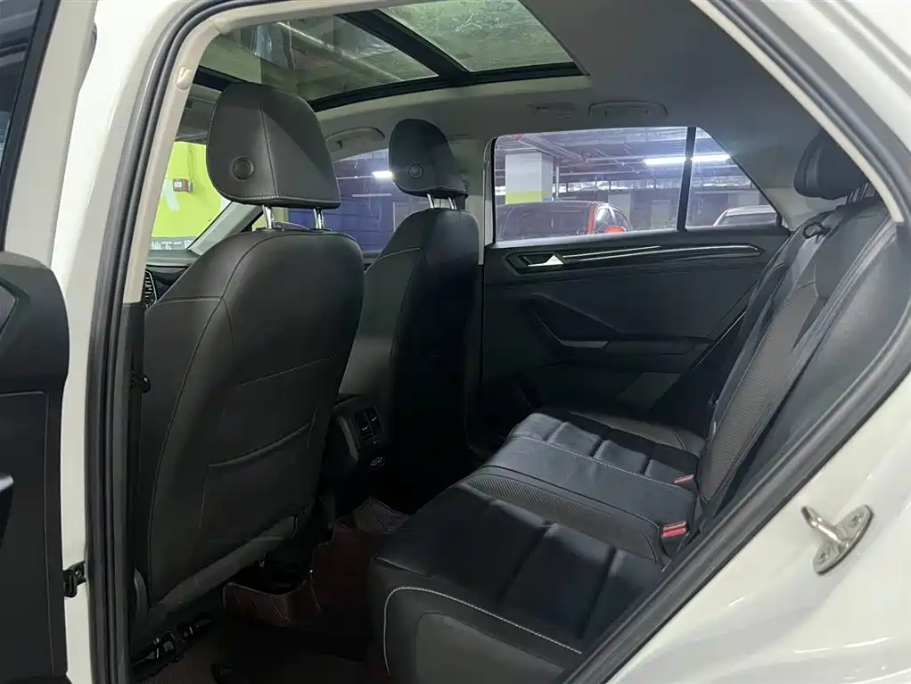 VOLKSWAGEN T ROC EXPLORING SONGS