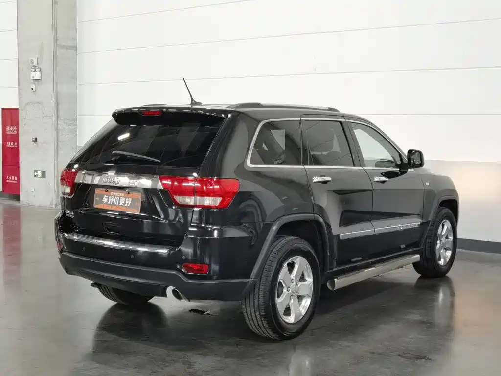 Jeep Grand Cherokee (Import) — миниатюра 2