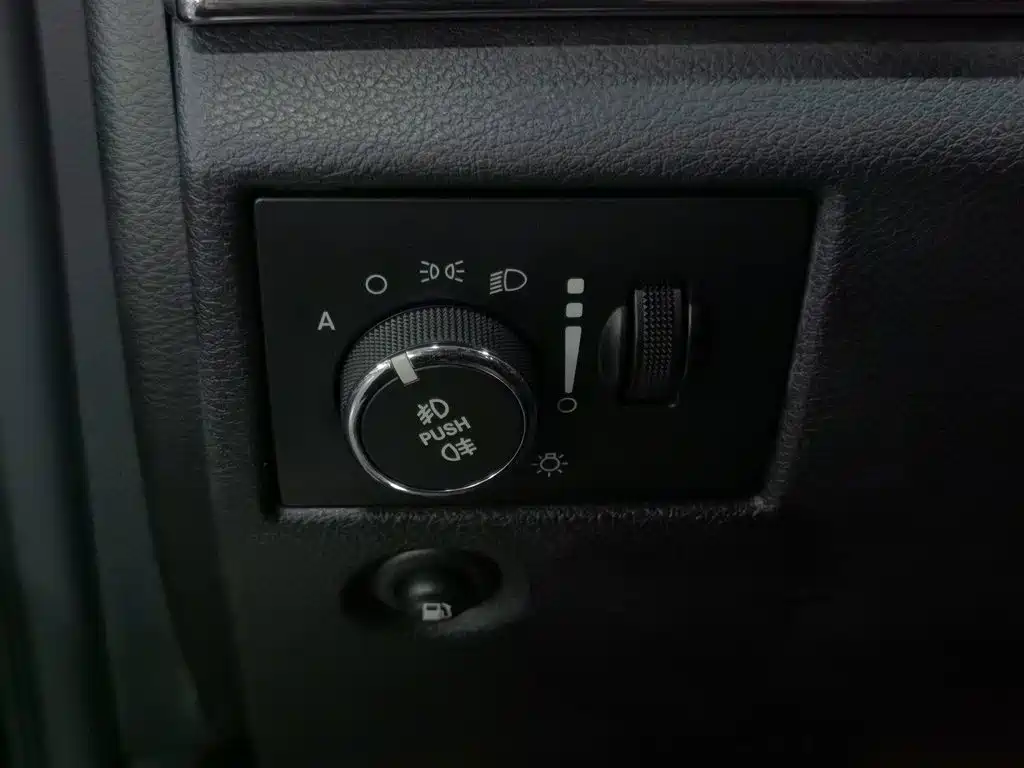 Jeep Grand Cherokee (Import) — миниатюра 21
