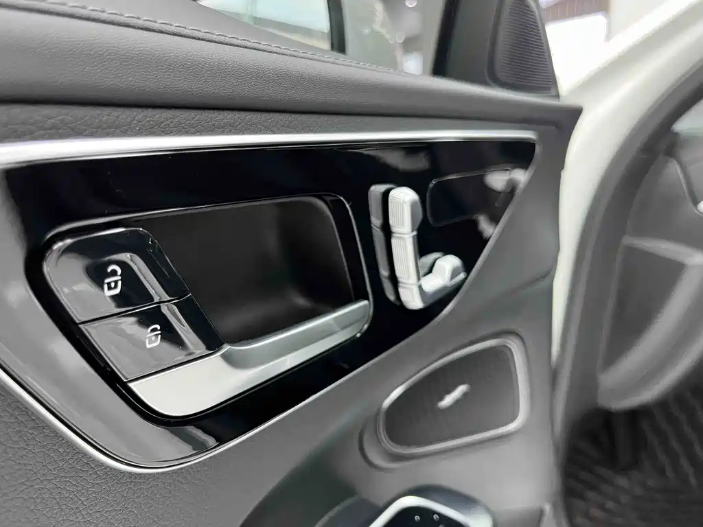 Mercedes-Benz C-Class — миниатюра 17