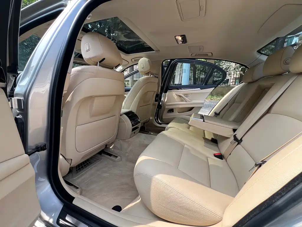 BMW 5 Series — миниатюра 3