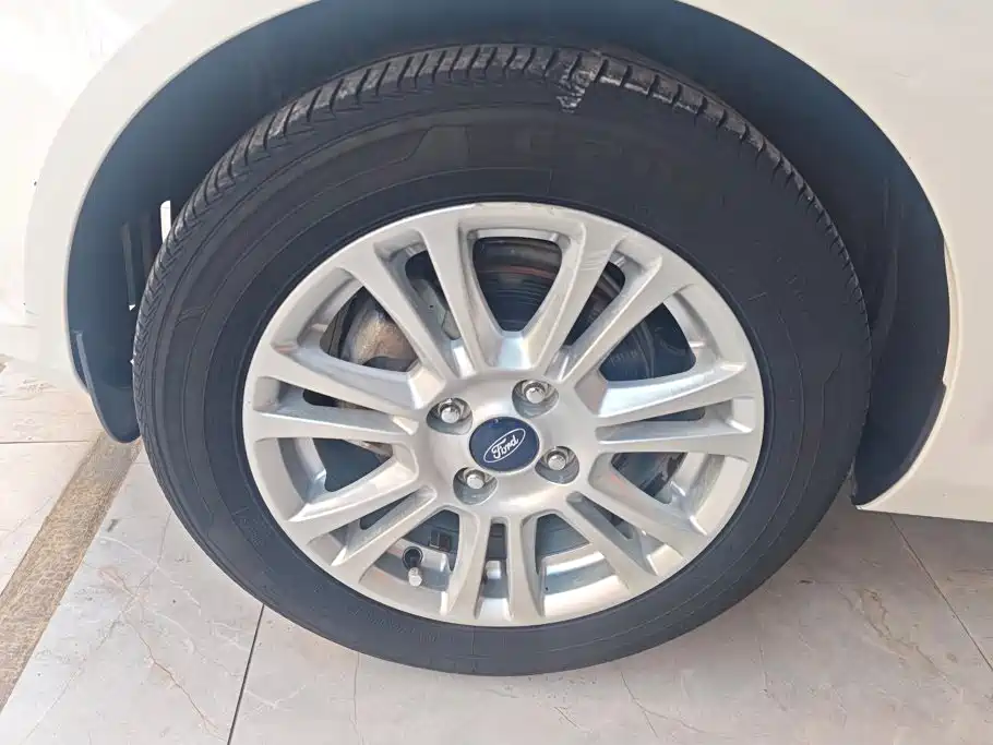 Ford Fiesta — миниатюра 6
