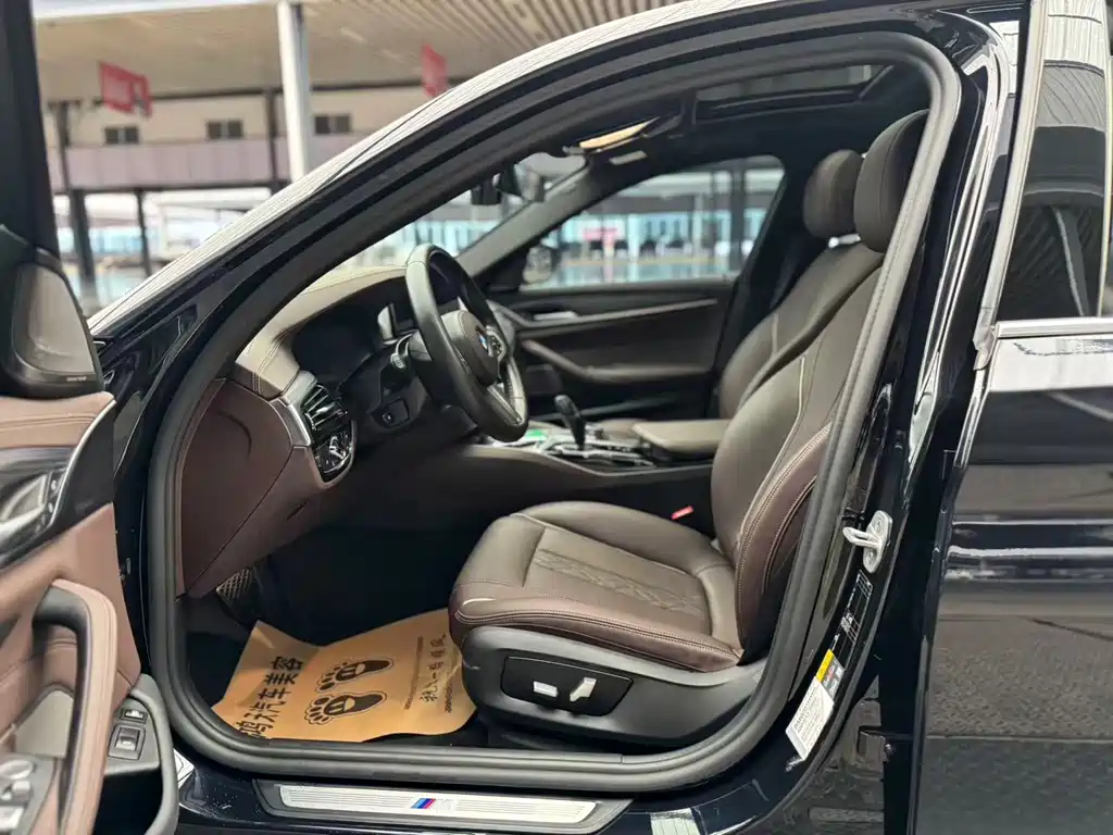 BMW 5 Series New Energy — миниатюра 4