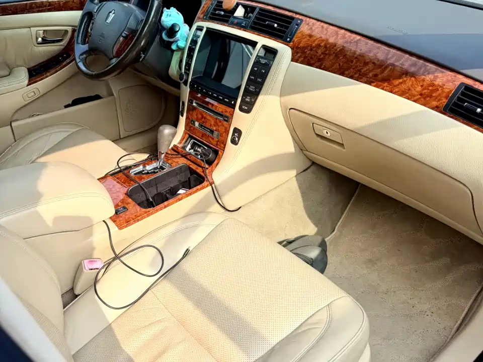Toyota Crown — миниатюра 6