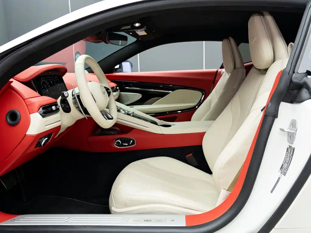 Aston Martin DB12 — миниатюра 11