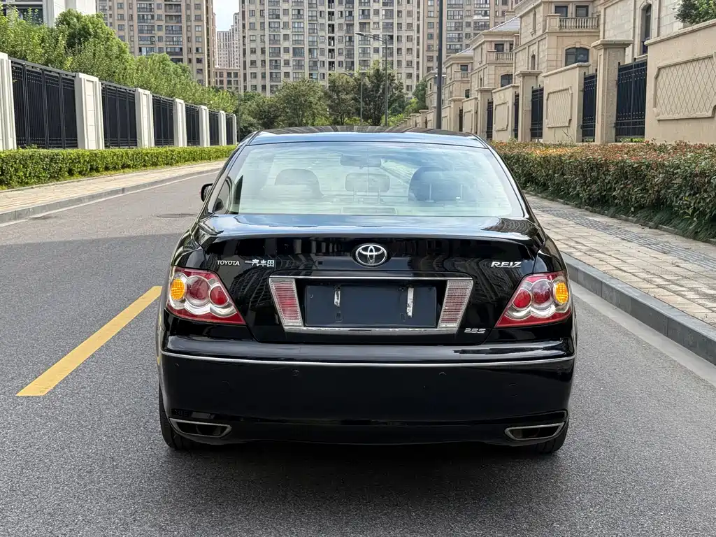 Toyota Reiz — миниатюра 5