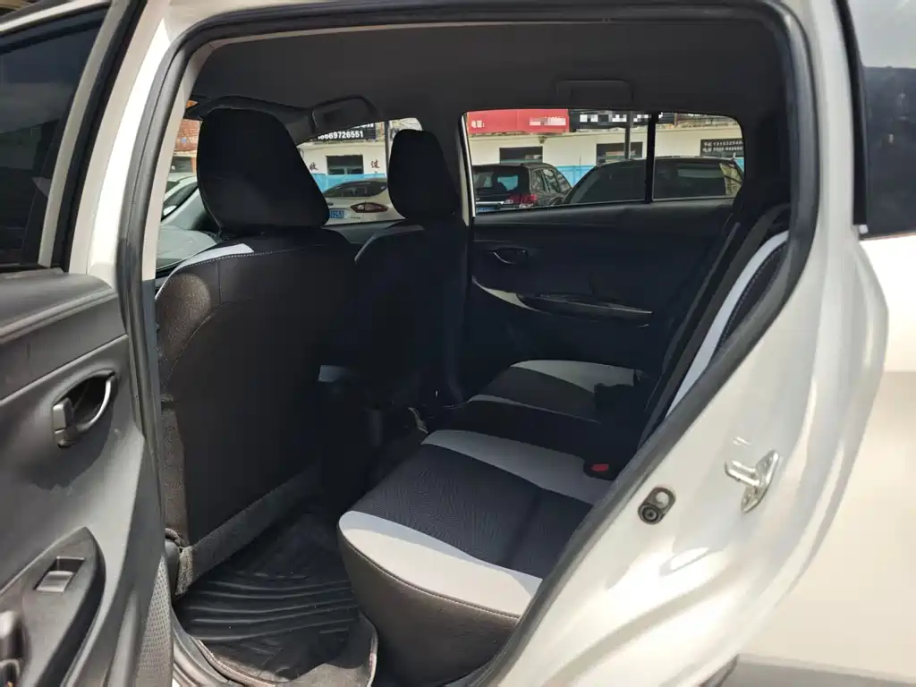 Toyota Yaris L — миниатюра 6