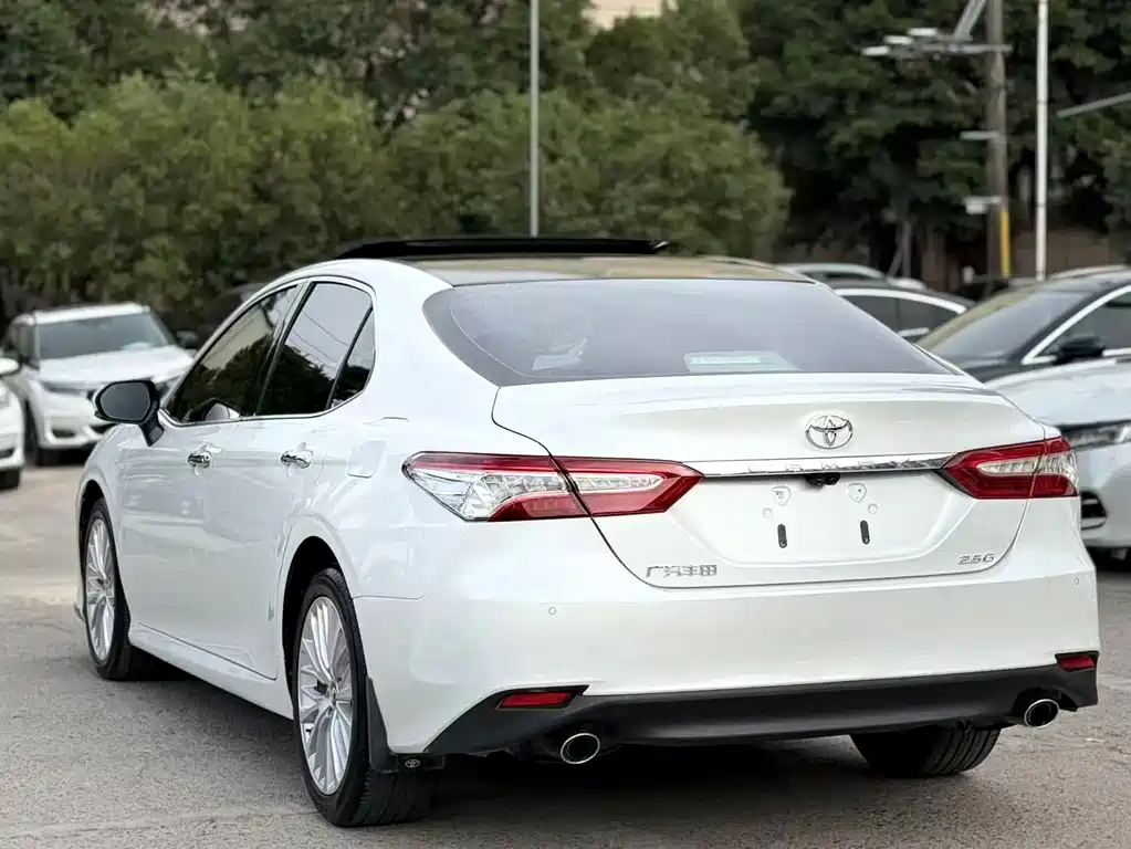 TOYOTA CAMRY