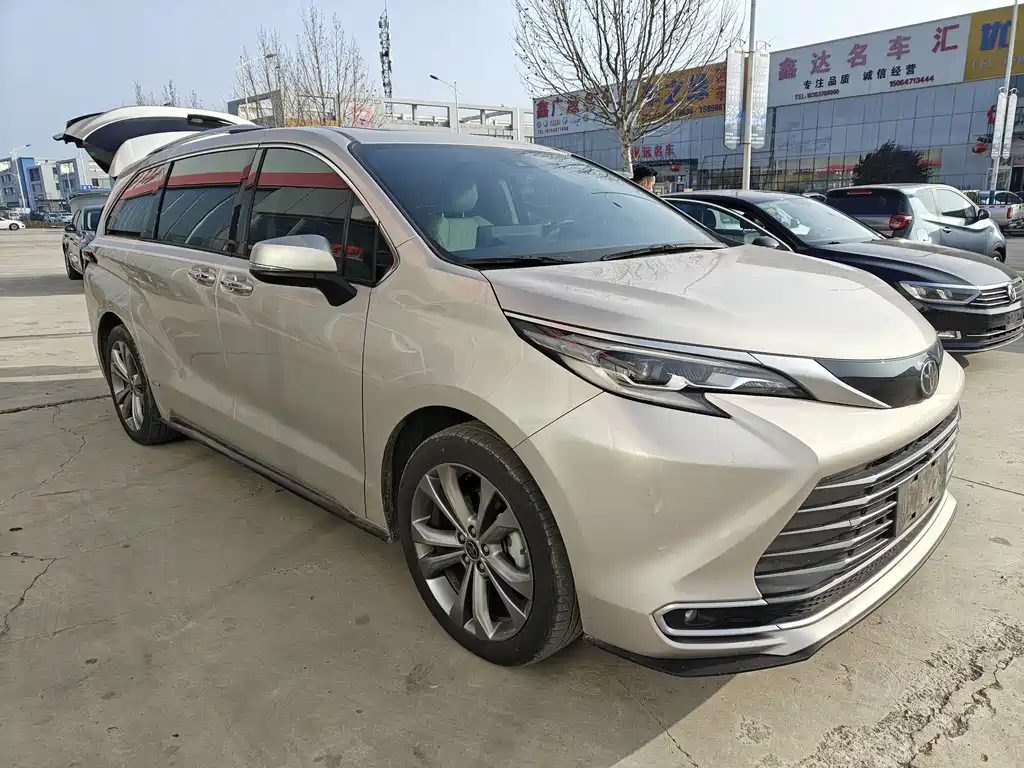TOYOTA SIENNA