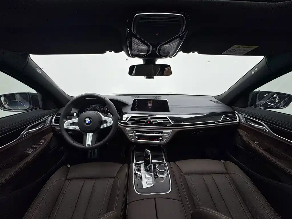 BMW 7 Series — миниатюра 7