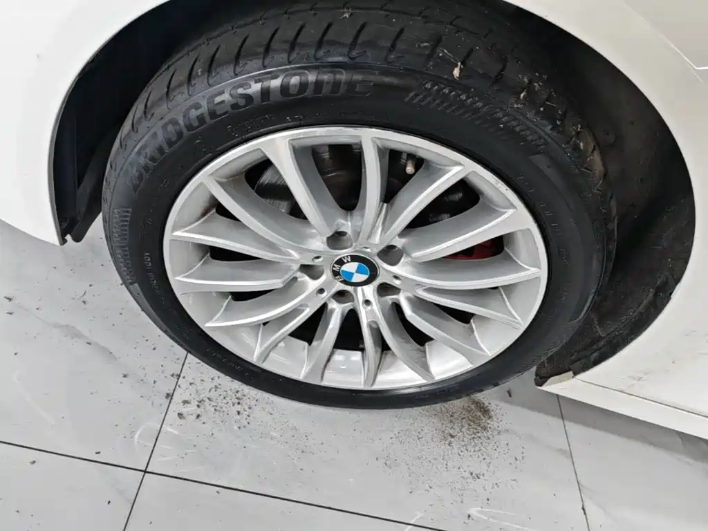 BMW 5 Series — миниатюра 23