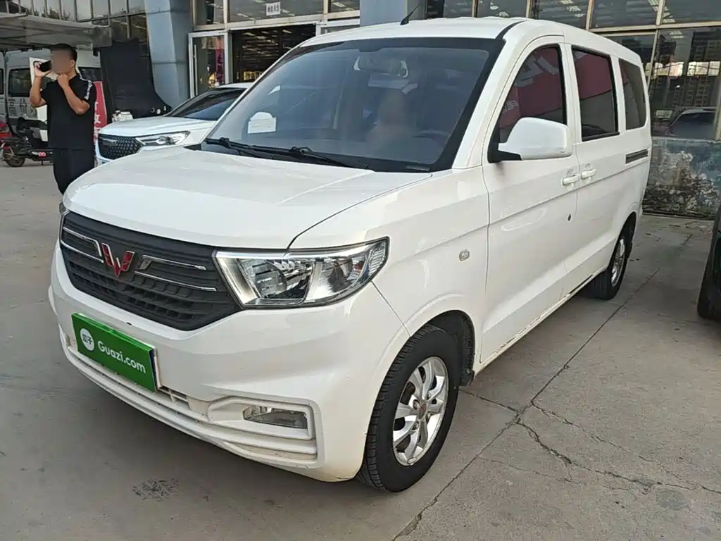 Wuling Hongguang V — миниатюра 2