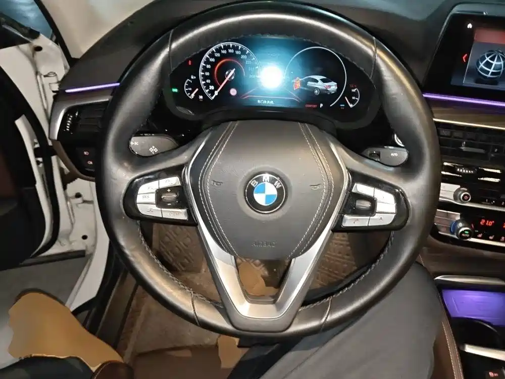 BMW 5 Series New Energy — миниатюра 6