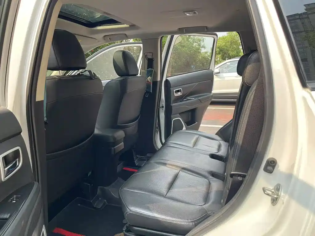 Mitsubishi Outlander — миниатюра 7