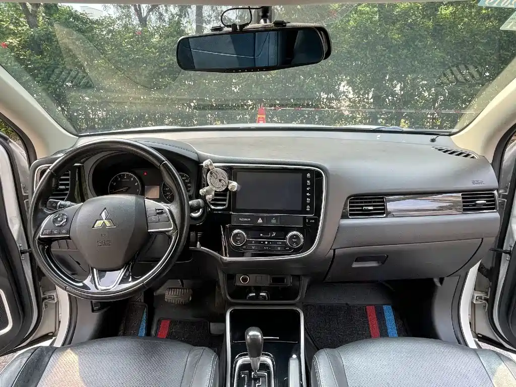 Mitsubishi Outlander — миниатюра 5