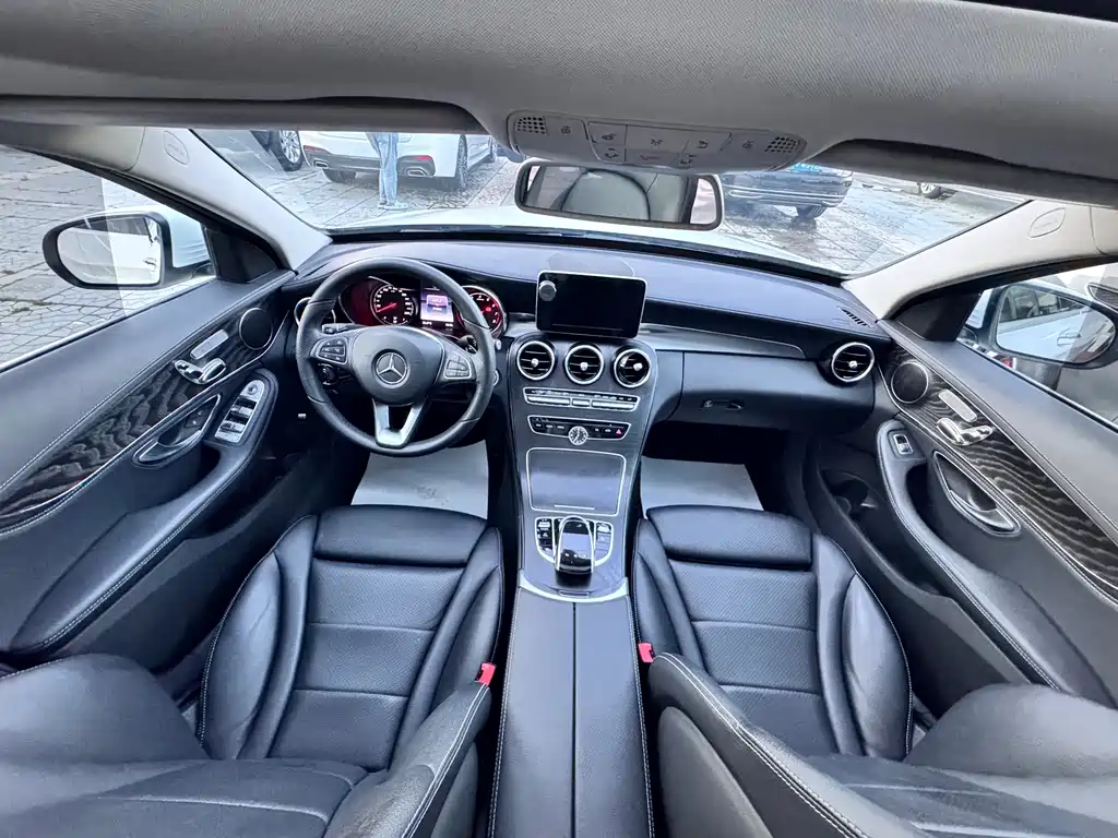 Mercedes-Benz C-Class — миниатюра 11