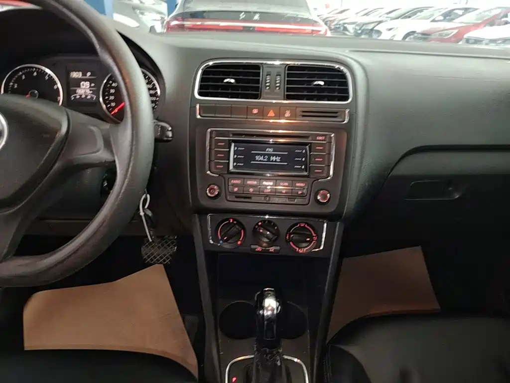 Volkswagen Polo — миниатюра 13