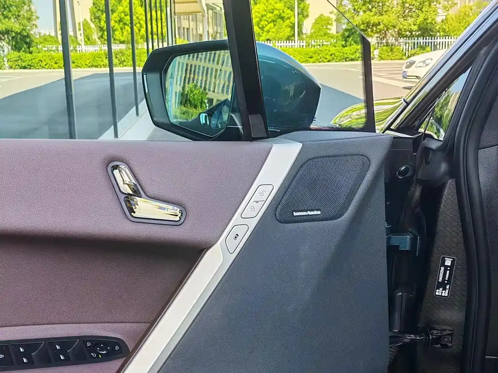 BMW iX — миниатюра 10