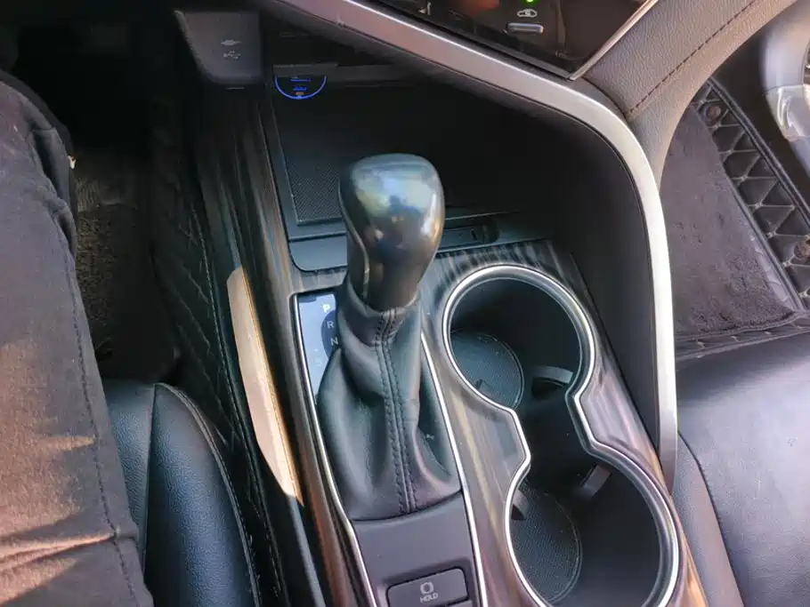 Toyota Camry — миниатюра 16