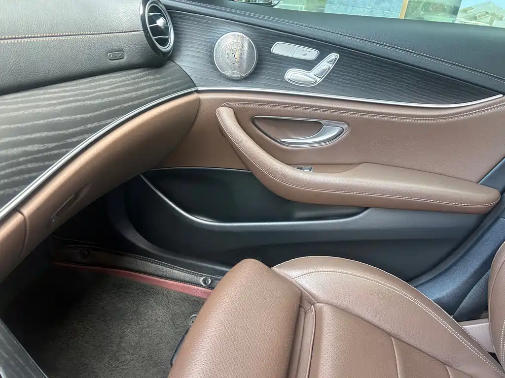 Mercedes-Benz E-Class — миниатюра 13