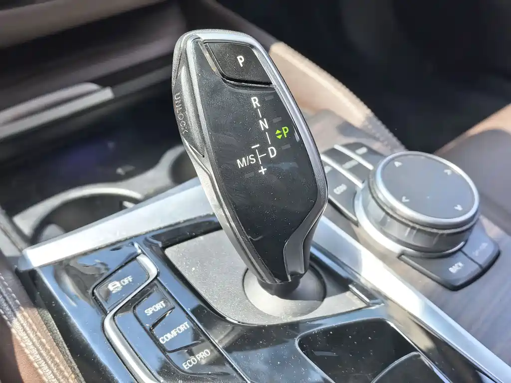 BMW 5 Series — миниатюра 14