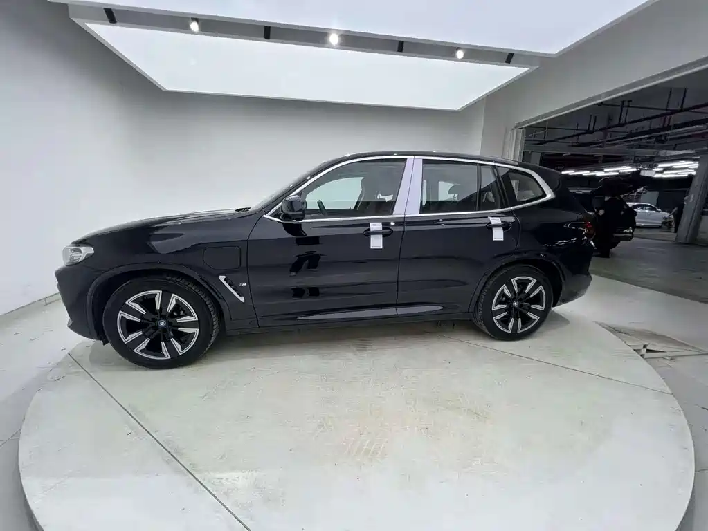BMW iX3 — миниатюра 28