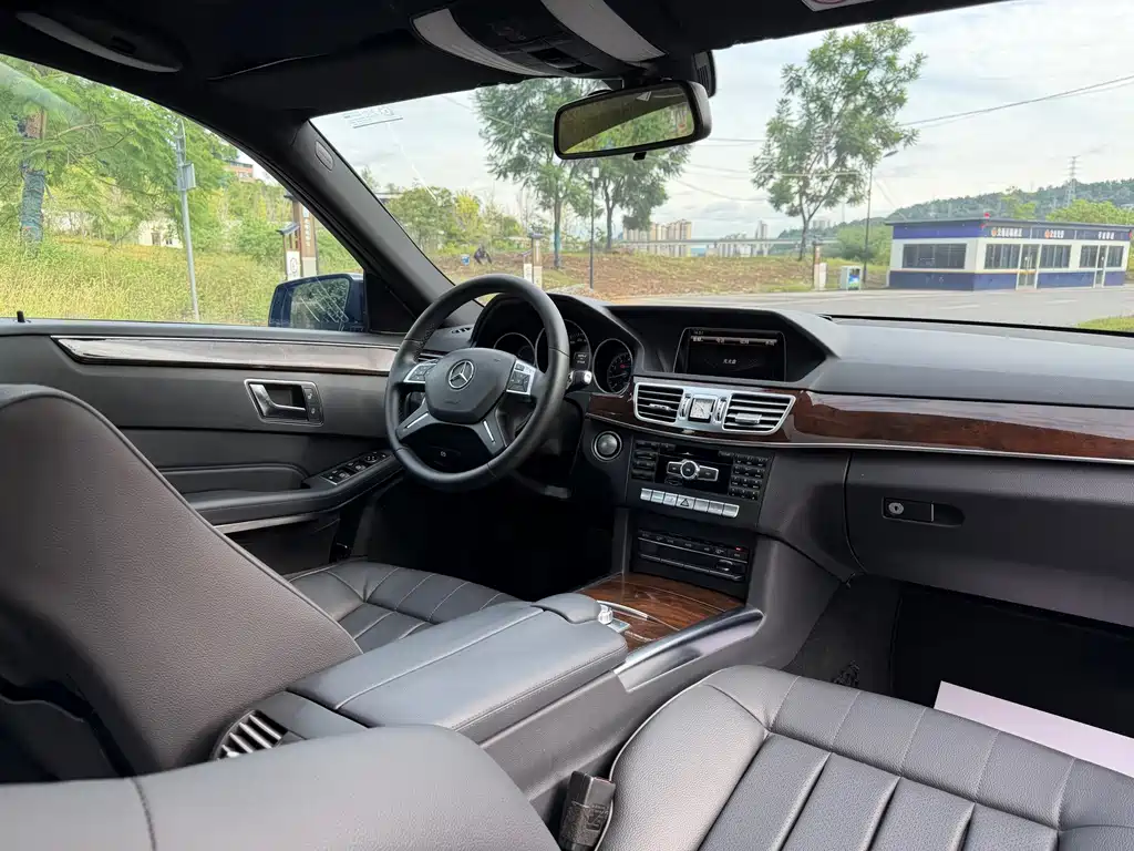 Mercedes-Benz E-Class — миниатюра 11