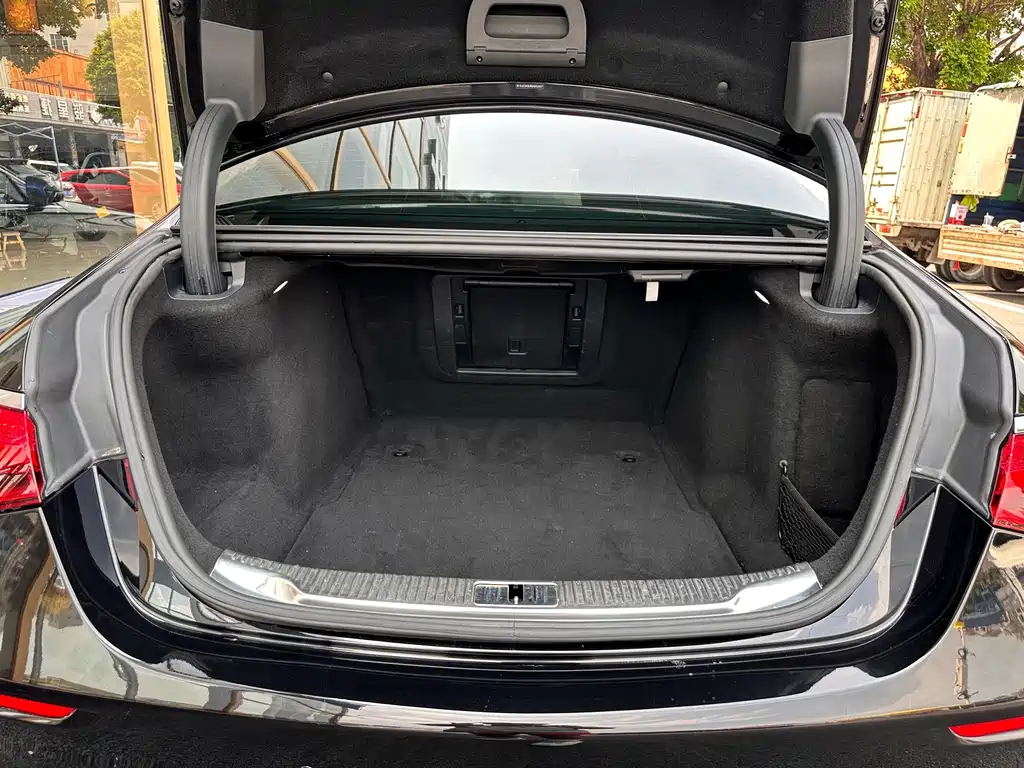 Mercedes-Benz S-Class — миниатюра 14