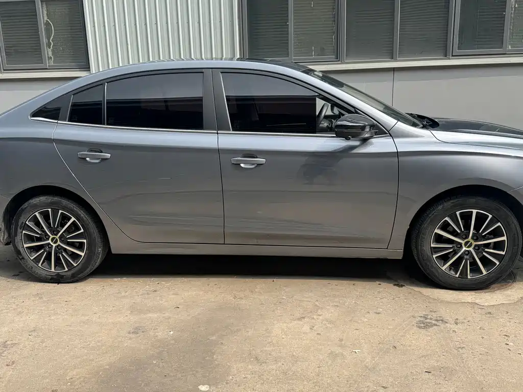 Roewe i5 — миниатюра 3