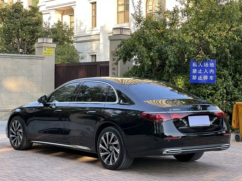 Mercedes-Benz E-Class — миниатюра 19